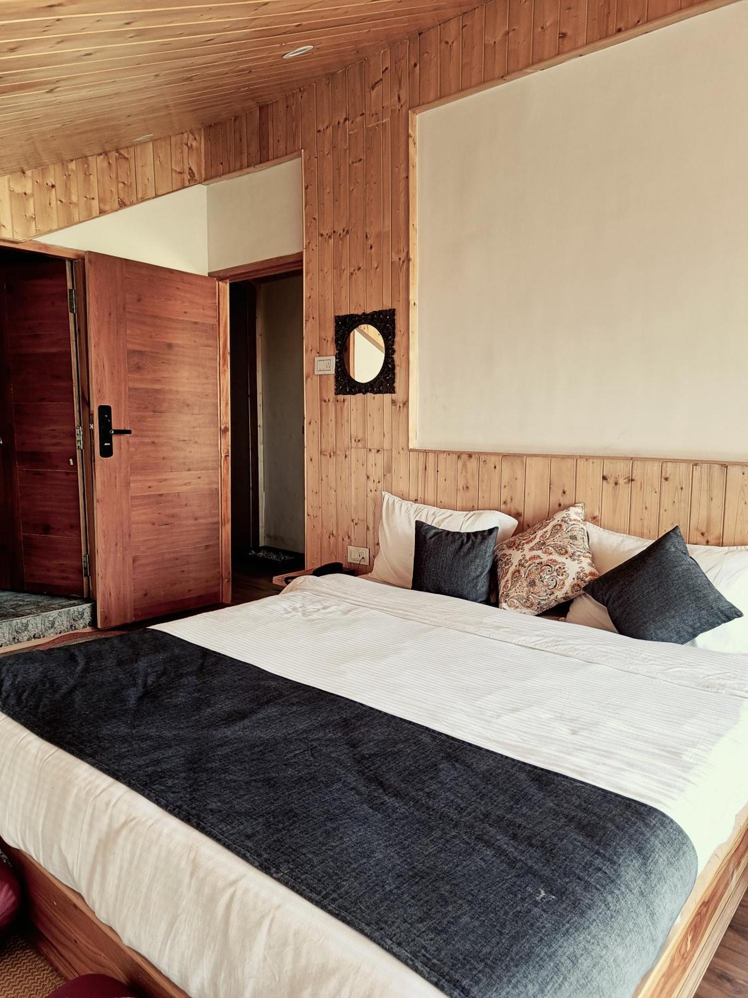 Trimounts-A Boutique Hotel & Wellnes Center In Tirthan Valley Banjar Exterior photo