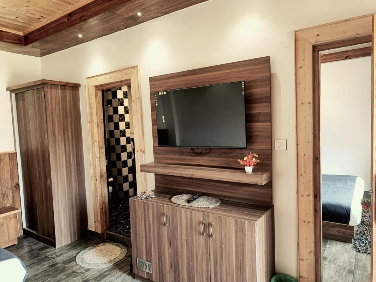 Trimounts-A Boutique Hotel & Wellnes Center In Tirthan Valley Banjar Exterior photo