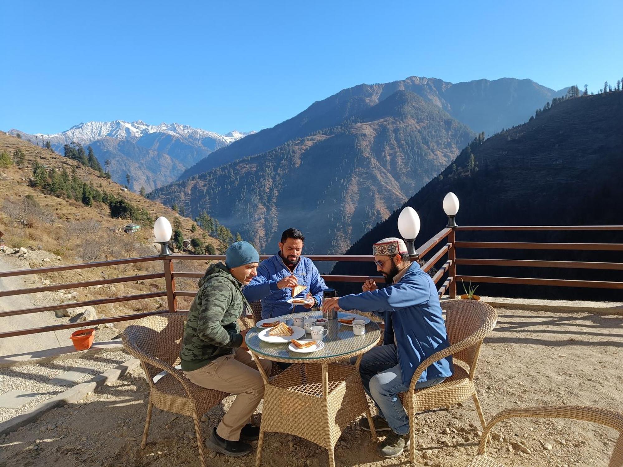 Trimounts-A Boutique Hotel & Wellnes Center In Tirthan Valley Banjar Exterior photo